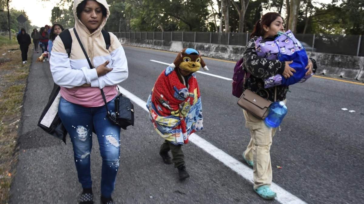 Llamadas a la puerta y pruebas de ADN: cómo Trump planea rastrear a 450 mil niños migrantes
