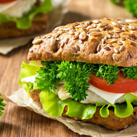 Si te cansaste de comer siempre lo mismo, hacé este pan de pollo saludable, con pocos ingredientes y súper saciante