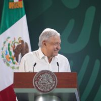 No hay tapados, soy el destapador y mi corcholata favorita será la del pueblo: AMLO