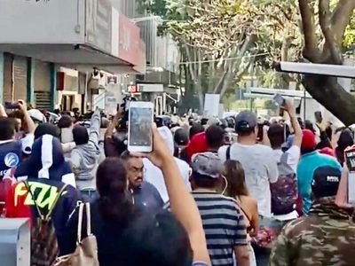 Policías y pepenadores se enfrentan en Guadalajara; 67 detenidos (Videos)