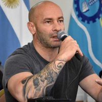 El ministro de Seguridad que se hizo viral al quedar con el torso desnudo a la hora de vacunarse