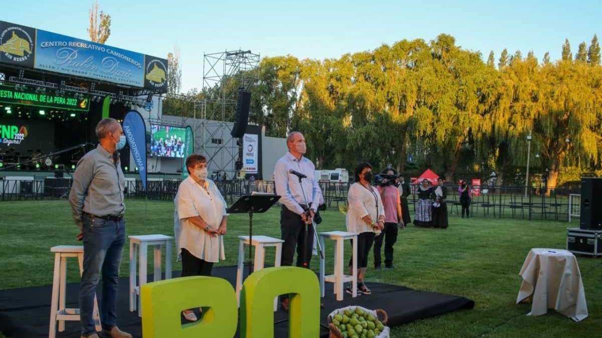 La intendenta de Allen encabezó la apertura de la Fiesta de la Pera. Fuente: (Twitter)