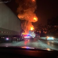 Explota y se incendia pipa de gas en la México-Querétaro; cierra la autopista en ambos sentidos