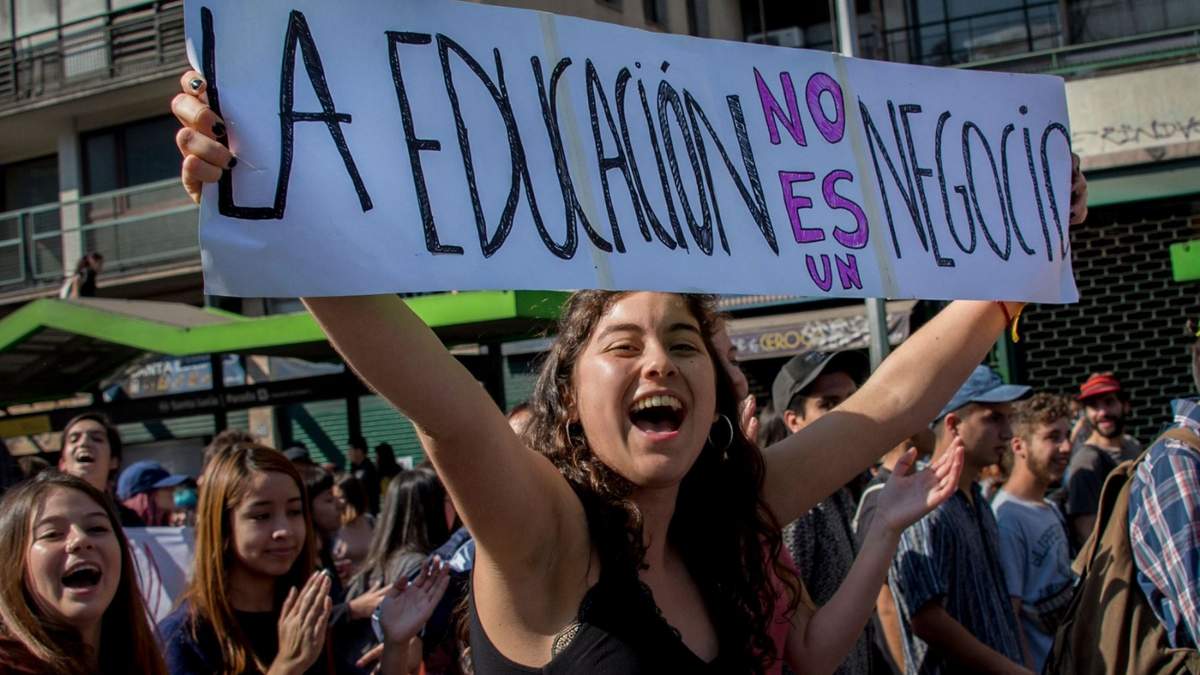 Este martes estudiantes chilenos protagonizaron protestas por el derecho a la educación. Fuente: (Twitter).