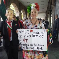 Convierten la ceremonia del Grito en el Zócalo en una fiesta morenista
