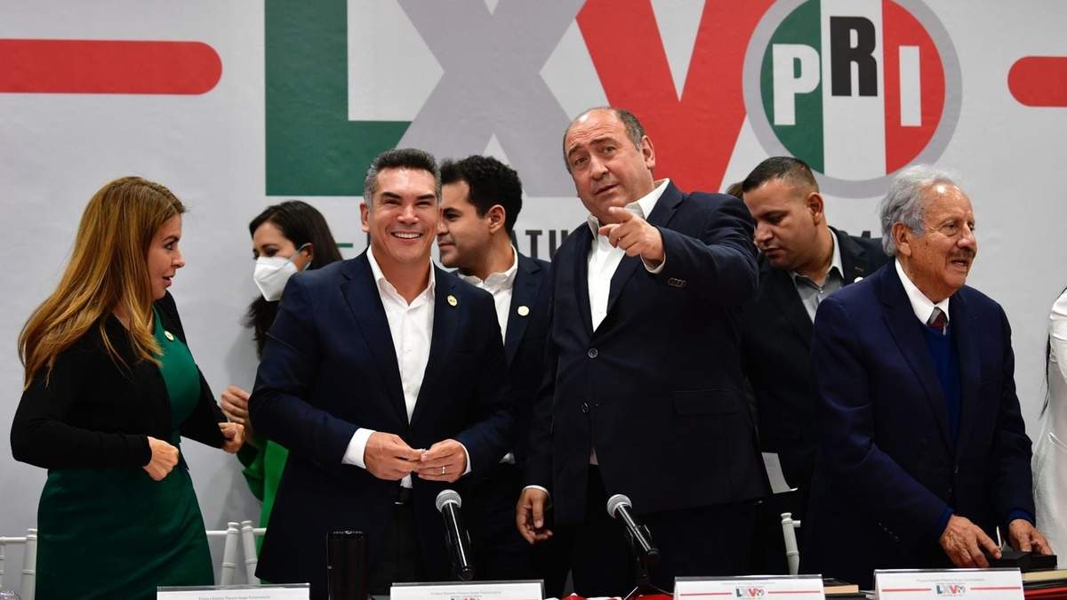 Alejandro Moreno, líder nacional del PRI, y Rubén Moreira
