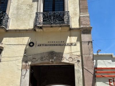 Gobierno de Hidalgo busca construir un museo en el lugar que aloja la Fundación Arturo Herrera