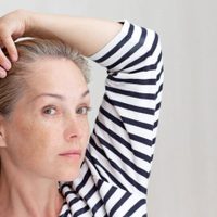 La tintura no va más: cuál es el nuevo producto viral que cubre las canas y que cuida tu cabello y lo hidrata