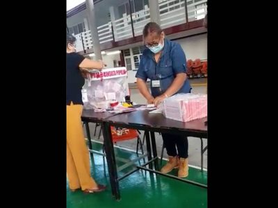 INE denuncia caso de relleno de urnas de la consulta popular en Orizaba