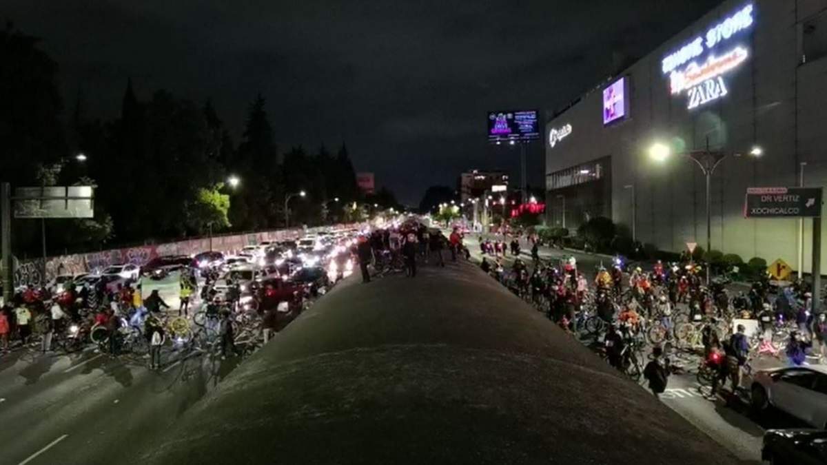 Los ciclistas bloquearon ambos sentidos del Viaducto