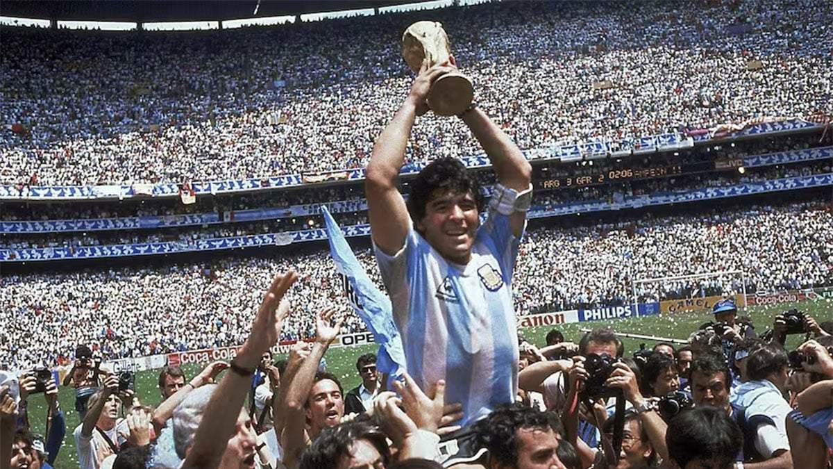 Roberto Cejas saltó a la fama por llevar a Maradona en andas.