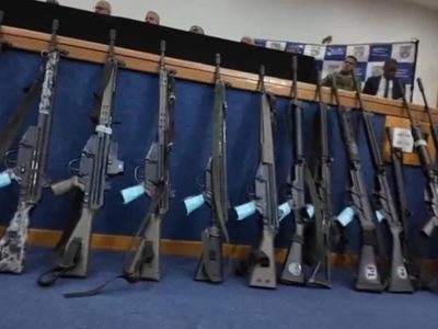 Masacre en Río de Janeiro: hallaron un fusil argentino entre las armas secuestradas al Comando Vermelho