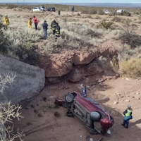 Dos personas resultaron heridas tras caer su vehículo en un cañadón de Villa El Chocón