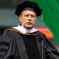 Fox presume certificado honoris causa: presidente neoliberal 10, populista 0, dice