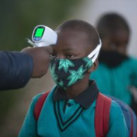 Nueva mutación del coronavirus "afecta con más fuerza a los jóvenes"