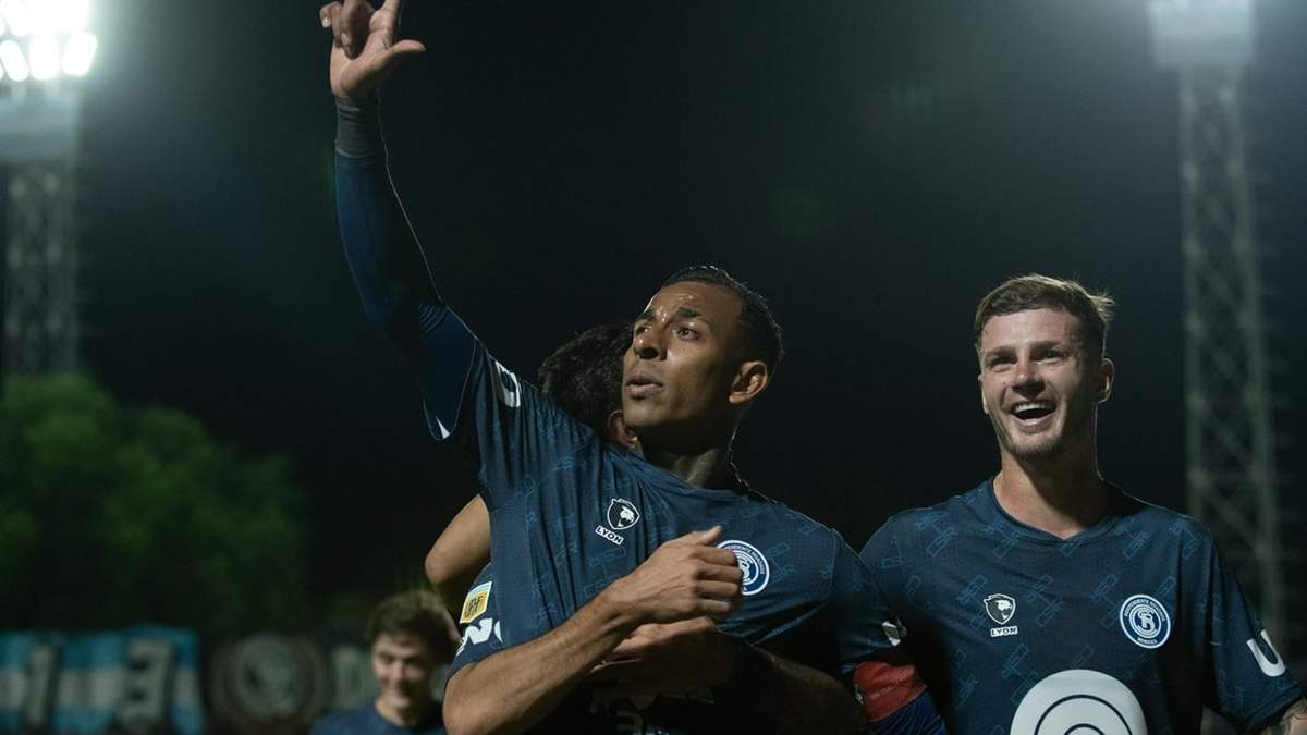 Sebastián Villa en el festejo del gol