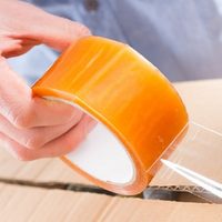Con un poco de cinta adhesiva y palitos de madera: mirá esta idea "low cost" para decorar tu hogar