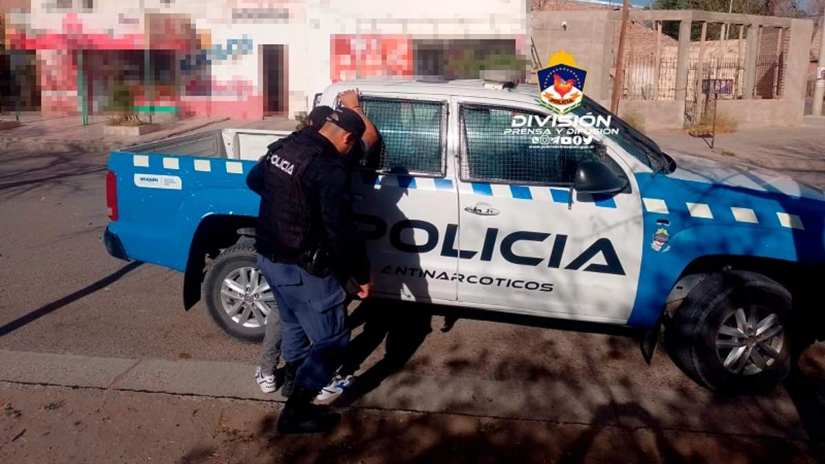 El hombre demorado en Centenario. Fuente: (Policía de Neuquén)