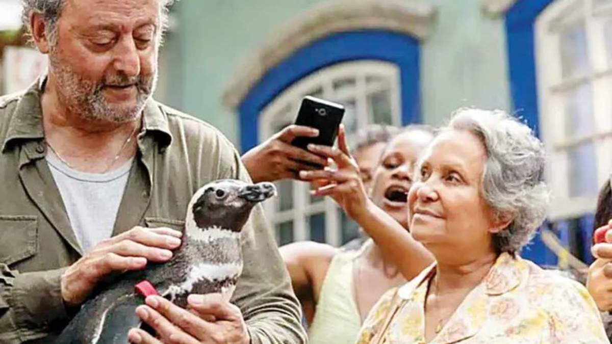 Adriana Barraza en "My Penguin Friend"