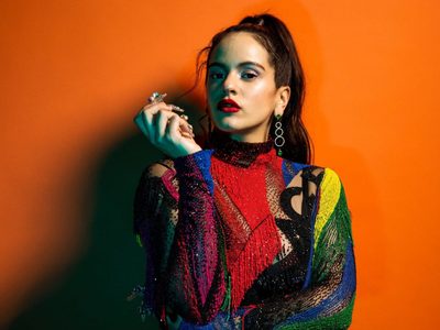 Tras el furor de “TKN”, Rosalía rompió las redes con su look veraniego y más de un millón de likes
