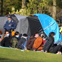 Desalojan protesta propalestina en una universidad de Boston; hay 100 detenidos