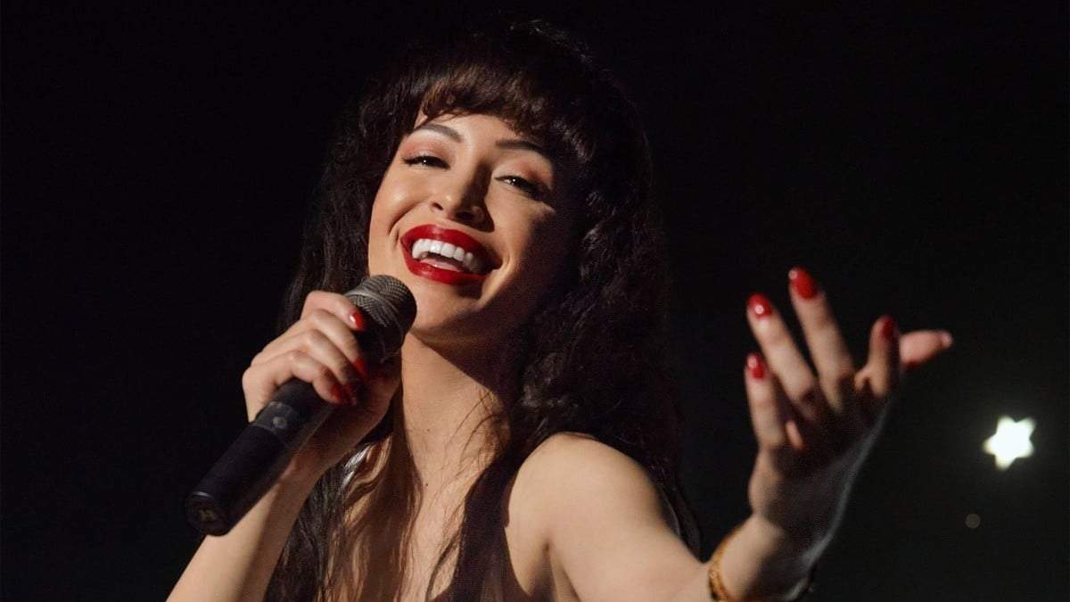 Christian Serratos en "Selena: la serie". Fuente: (Instagram)