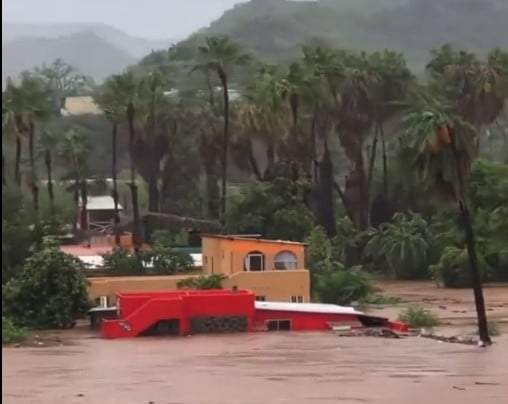 El huracán Kay toca tierra en Mulegé