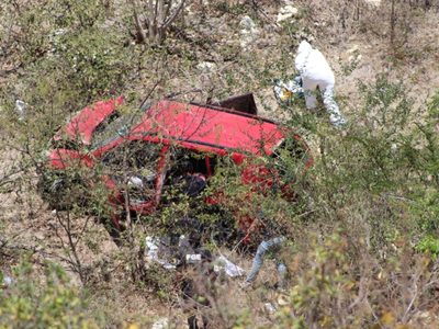 Encuentran los cadáveres de tres choferes y un obrero en un barranco de la Chilpancingo-Acapulco