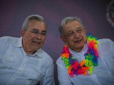 Al grito de “¡fuera Rocha!” reciben a AMLO en Mazatlán (Videos)