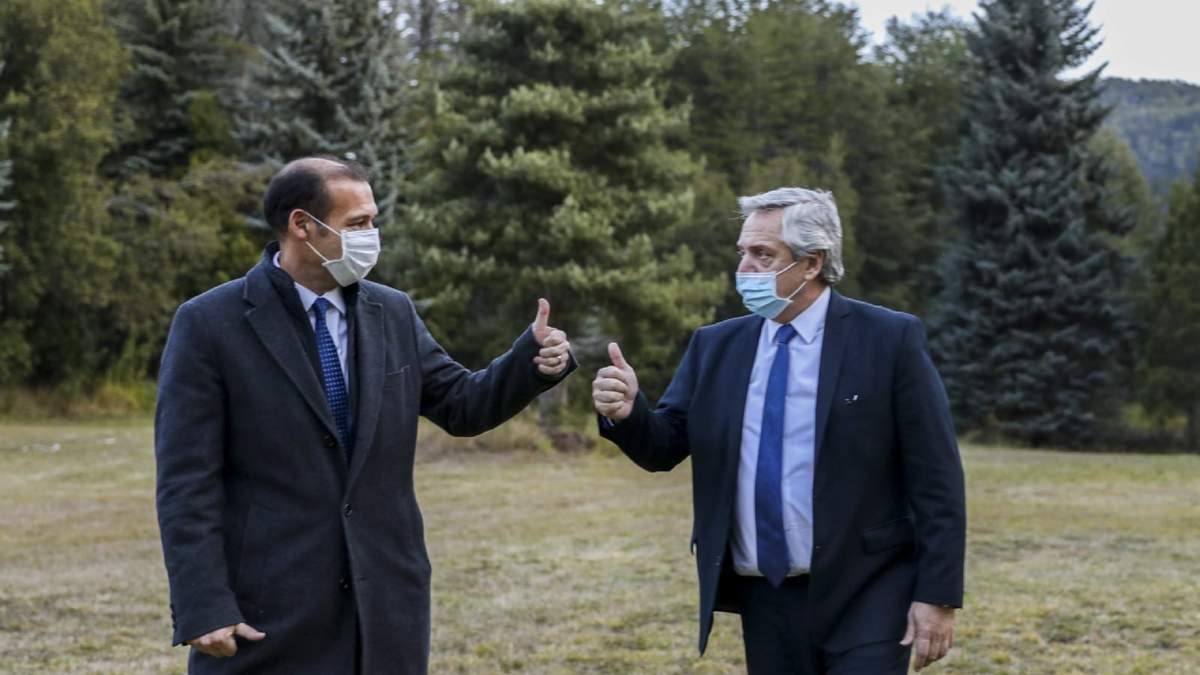 Omar Gutiérrez con Alberto Fernández. Fuente: (Twitter)