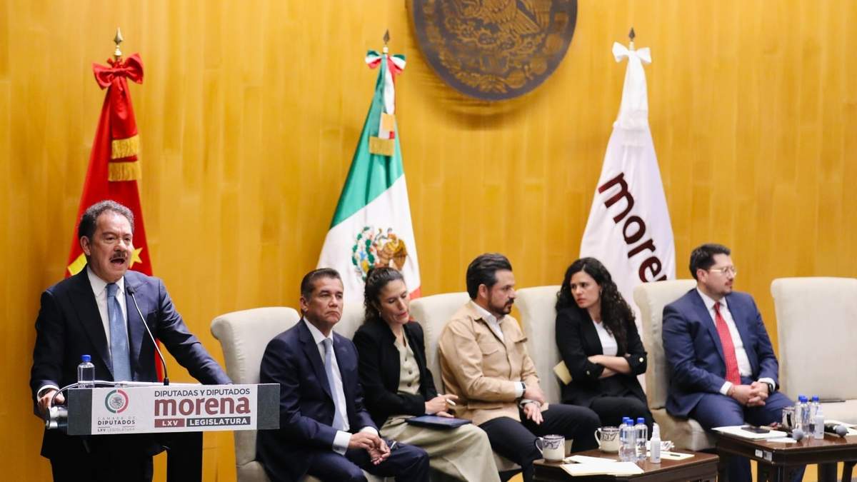 Reunión de funcionarios federales con diputados de Morena