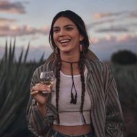 Acusan a la modelo Kendall Jenner de apropiación cultural por su marca de tequila