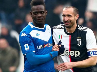 Balotelli y Chiellini sumaron un capítulo más a su novela mediática