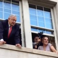 Este es el incidente que sufrió Beatriz Gutiérrez Müller mientras saludaba a simpatizantes (Video)