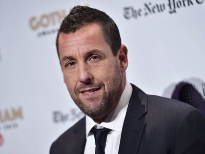 Adam Sandler denunció un complot en contra suyo entre su esposa y Jennifer Aniston