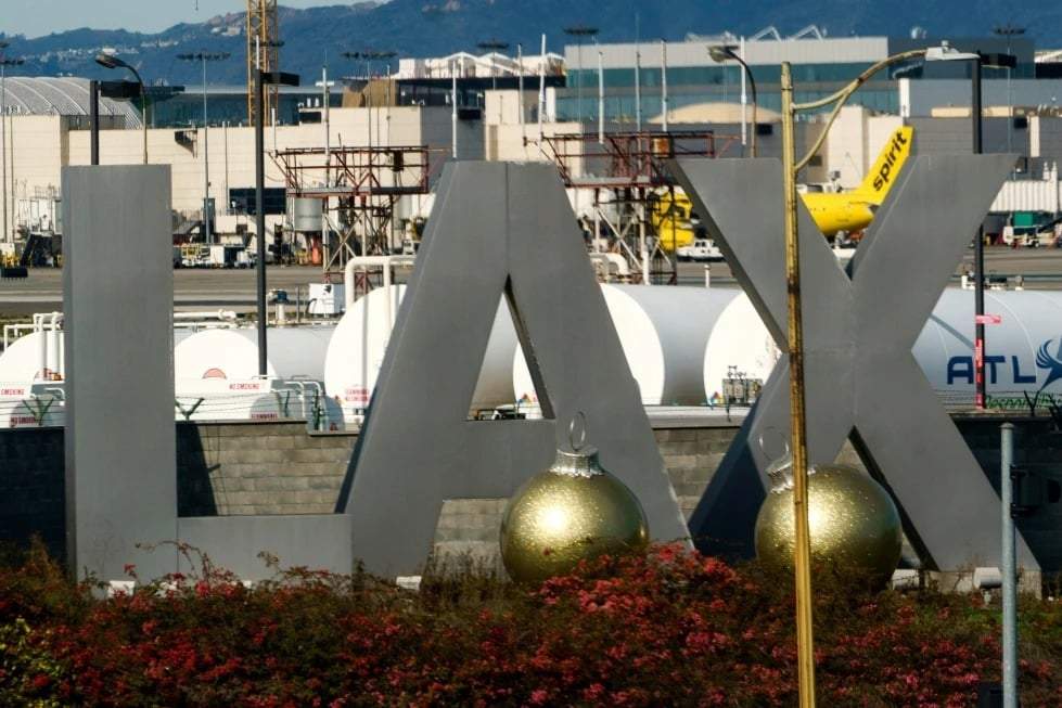 Arrestan a mujer en Los Ángeles por cargos de tráfico de armas iraníes