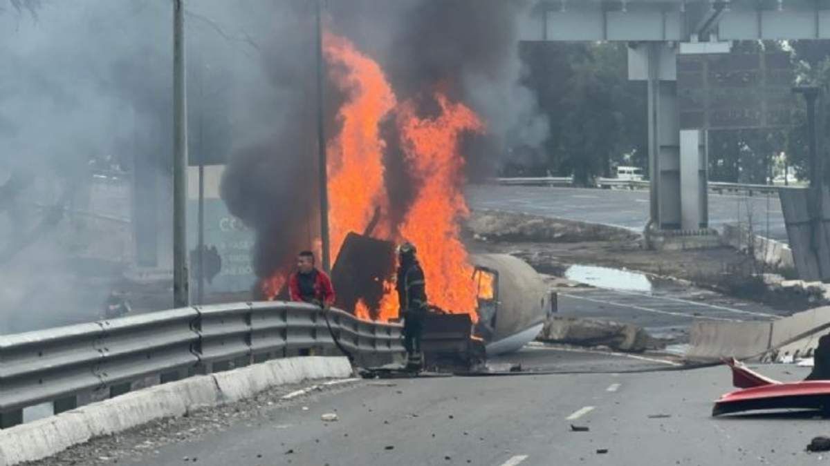 Explosión de pipa de gas en el Puente de la Concordia, Iztapalapa