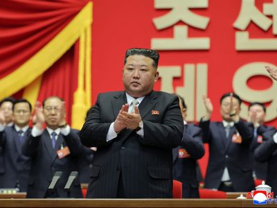 Kim es reelegido como líder del partido que gobierna Corea del Norte, que elogia su arsenal nuclear