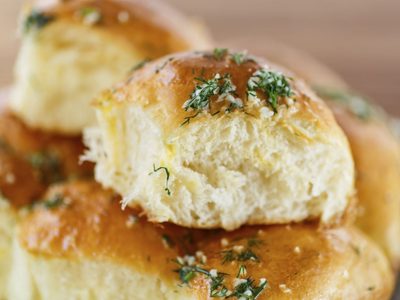 Mini pancitos para untar y listos en pocos minutos: la imperdible receta que necesitás para la merienda