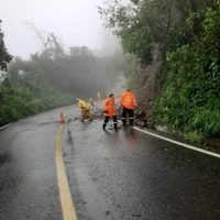 Paso de "Nora" en Michoacán deja inundaciones y deslaves
