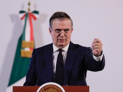 Ebrard niega que haya empresas en México que fabriquen vehículos chinos