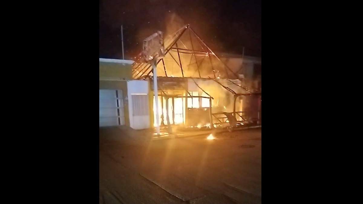 Incendio en Langostinos