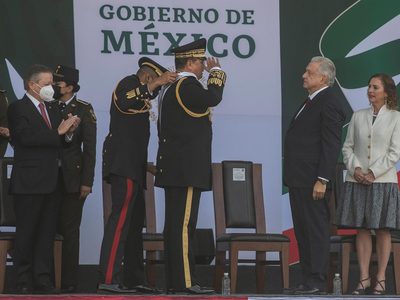Blindaje de papel, la protección de AMLO sobre sus obras