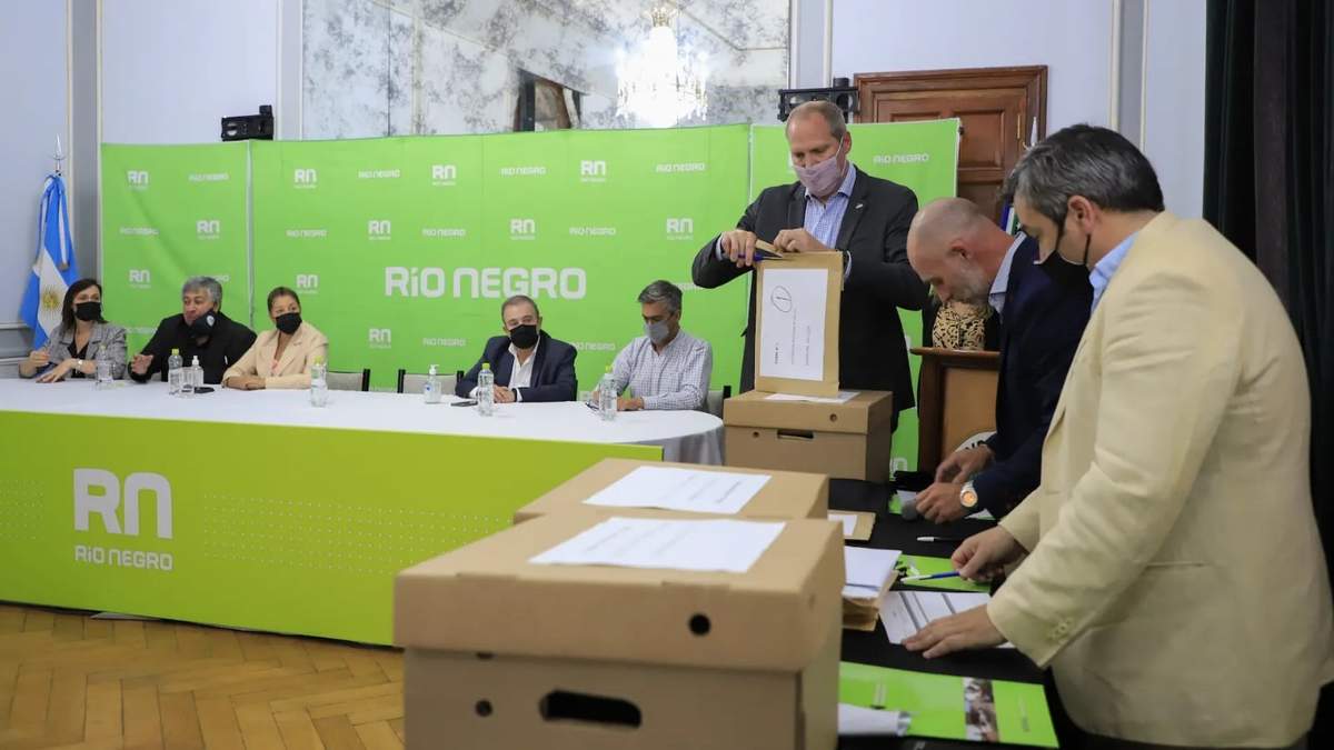 Autoridades de Río Negro asistieron al acto. Fuente: (Twitter)