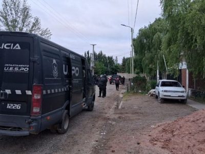 Cinco allanamientos por el crimen de Valentina Sur: buscan motos, celulares y ropa