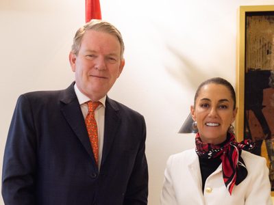 Sheinbaum se reúne con el embajador canadiense Graeme C. Clark; hablan de seguridad y comercio