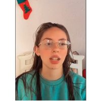 Así reacciona Alexa Hoffman al mensaje navideño que mandó su padre desde prisión