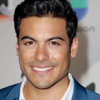 ¡Qué horror! Carlos Rivera no pudo ocultar sus sentimientos por… ¡Una amiga de su novia!