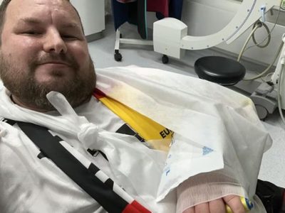 Niclas Füllkrug, futbolista alemán, fractura la mano de un aficionado con un balonazo