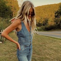 Tops de jean: mirá cómo sacarle provecho a la prenda que promete arrasar en los looks de verano